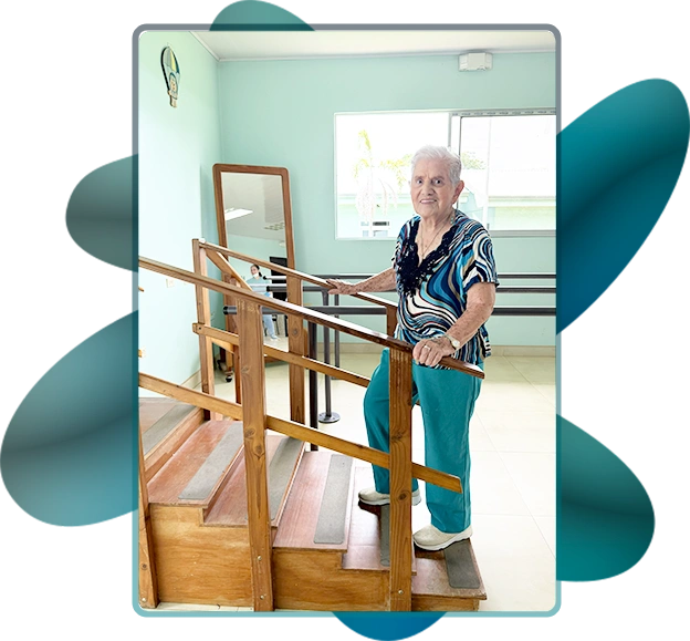 Perona Adulta Mayor representando la constancia de la estimulaci&oacute;n f&iacute;sica desde la supervisi&oacute;n de un Fisioterapeuta en el Hogar PAM de Orotina - Hogar Jes&uacute;s Mar&iacute;a Vargas V&aacute;squez de Orotina